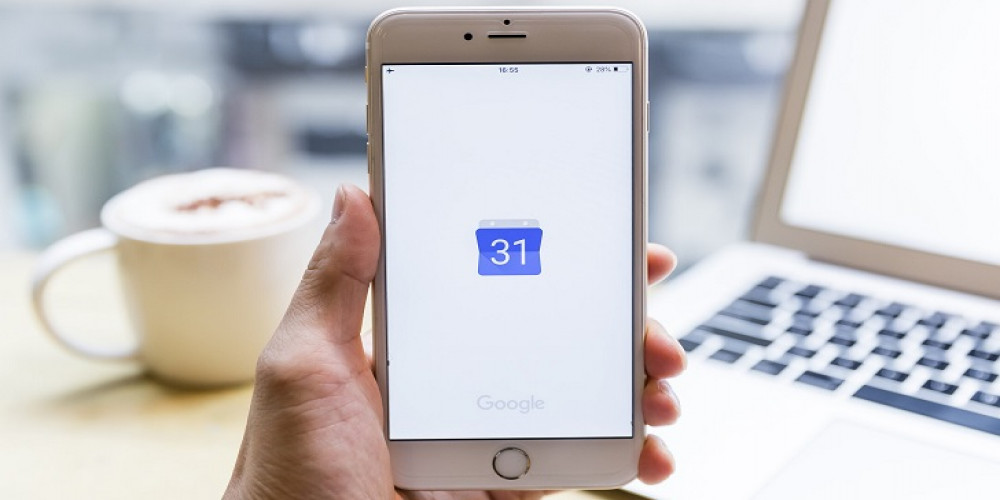 Choose Physical of Virtual Presence at Meetings with Google Calendar image