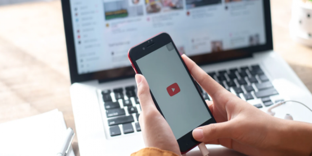 YouTube Warns Users about Potentially Offensive Comments image